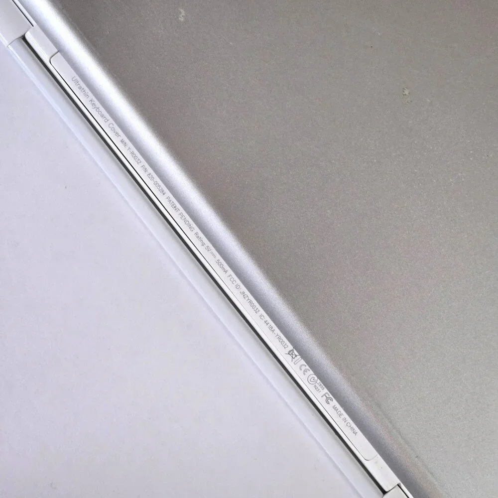 Logitech - Y-R0032 - White - Bluetooth Wireless Ultrathin Keyboard Cover - Picture 4 of 11